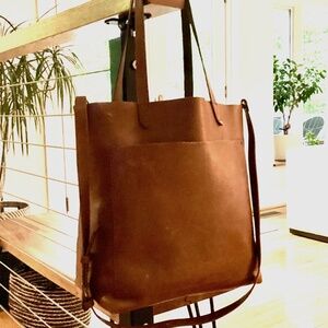 MADEWELL The Medium Transport Tote in English Saddle